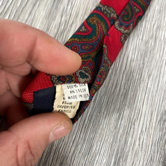 Hanover St. Tie Works Neck Tie Mens 3.5" x 58.5" Red 100% Silk Paisley Design - Picture 3 of 5